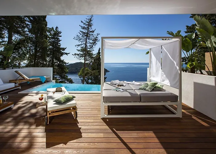 Luxury Elation Near Old Town With 2 Pools Villa
