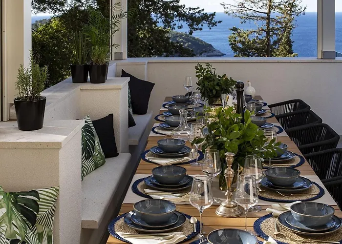 Villa Luxury Elation Near Old Town With 2 Pools