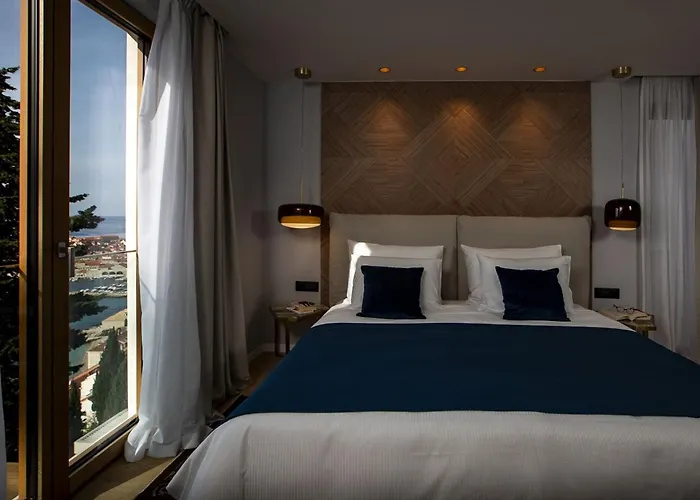 Luxury Elation Near Old Town With 2 Pools